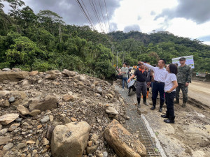 嘉義縣長翁章梁今（27日）會同立委陳冠廷、鄉長李碧雲前往中埔鄉勘災/嘉義縣府提供