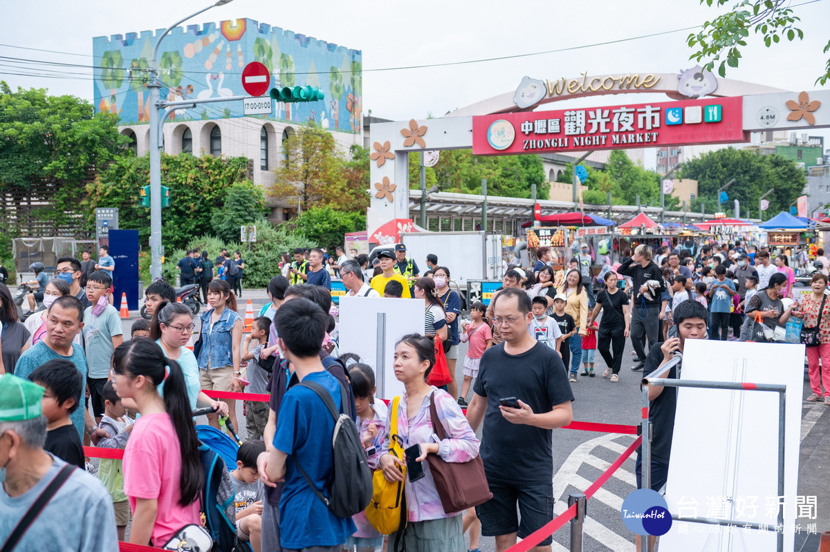 中壢夜市夏夜生活祭-親子童樂會 FUN 一夏」活動熱鬧登場，吸引大批民眾參加。