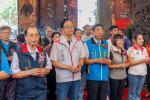 張市長出席「中壢三教紫雲宮恭祝恩主公關聖帝君聖誕活動」。