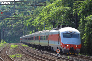 台鐵推拉式自強號列車（圖／資料照片，圖源：翻攝自國營台灣鐵路股份有限公司Facebook）