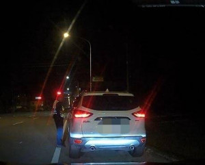 員警後就發現彭男車輛並上前查看