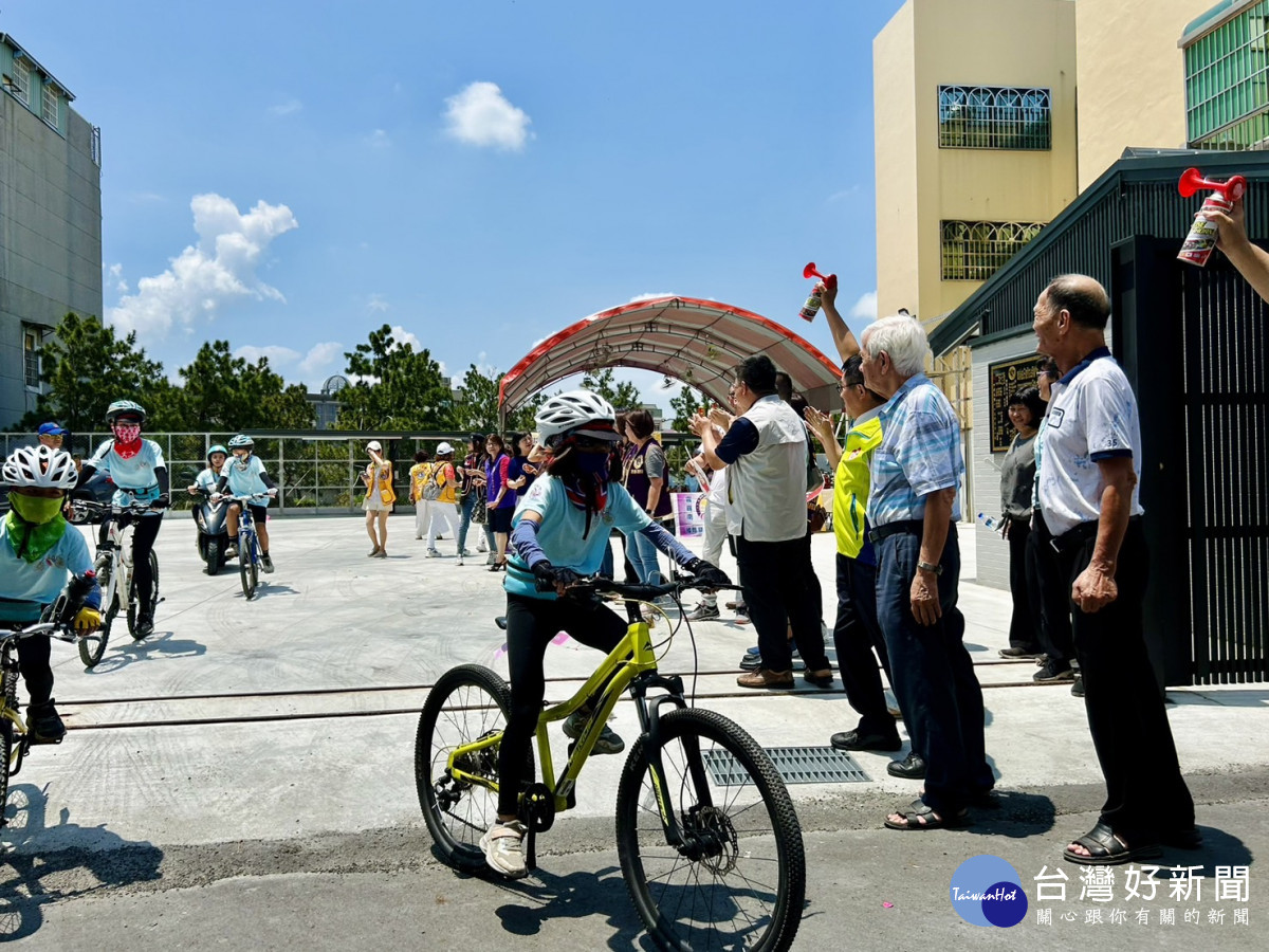 嘉義市修緣育幼院「圓夢計畫：環島拼圖．我要去南投」今天啟程，13位院生挑戰自行車穿越南投的高山峻嶺／陳致愷翻攝