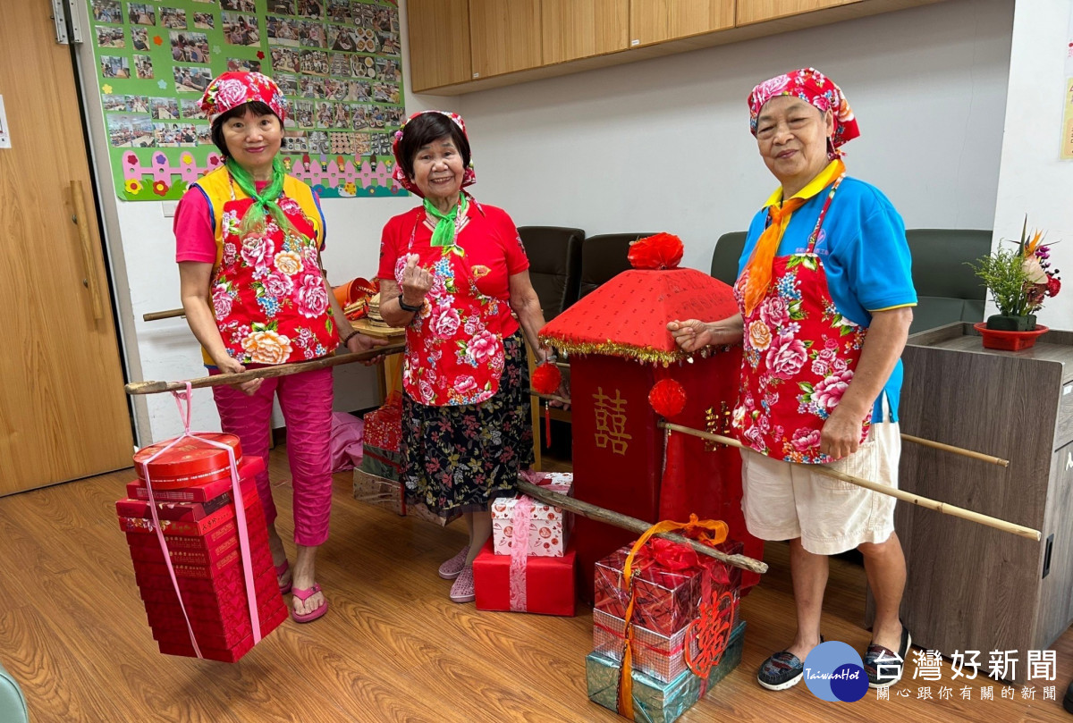 伸港日照中心父親節活動 ，張燈結綵辦婚禮走秀。圖／秀傳醫院提供