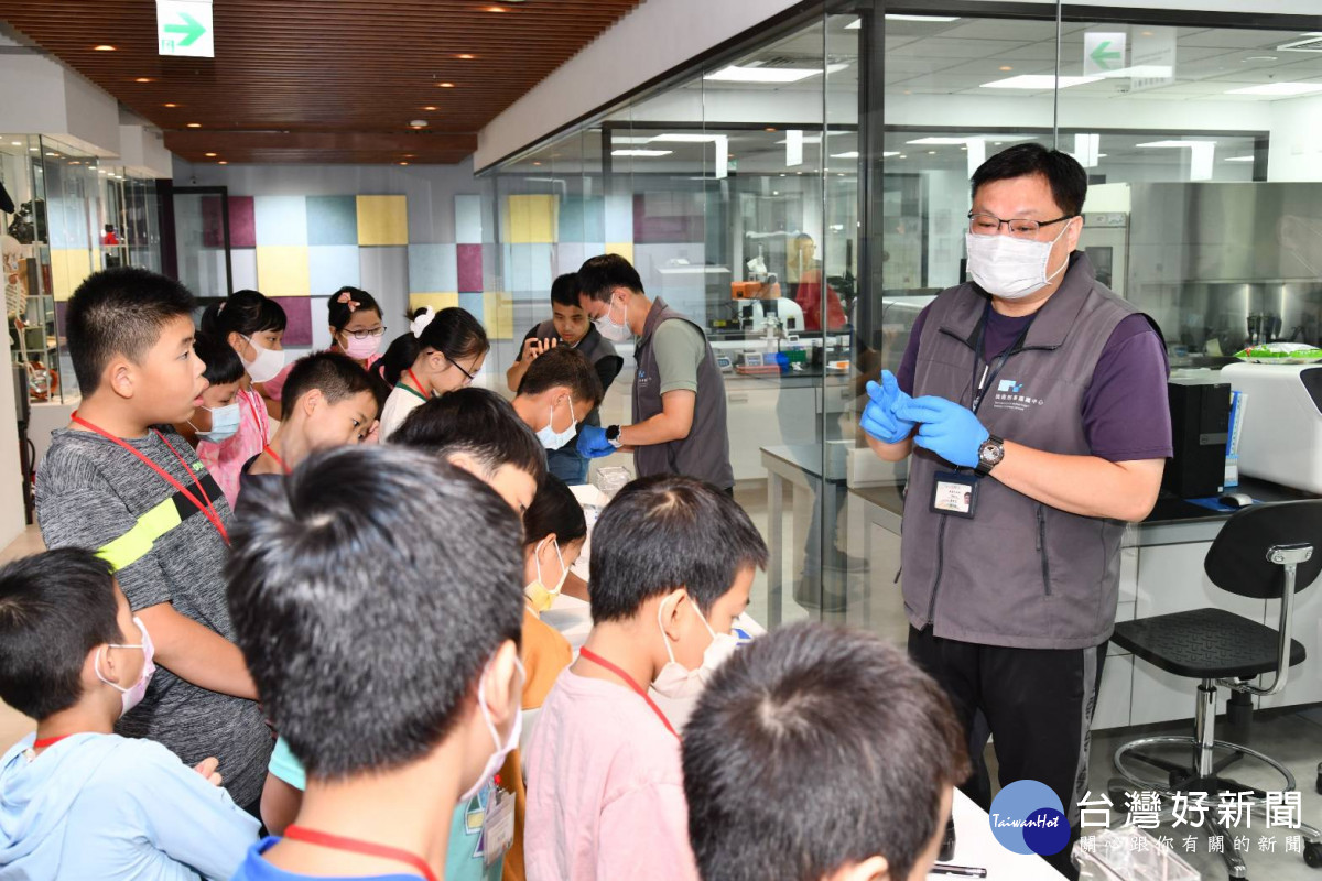 桃園市政府警察局舉辦「鑑識科學OPEN HOUSE國小學生參訪體驗活動」。