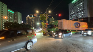 貨櫃車拋錨堵塞南崁交流道，蘆竹警啟動交通快打。