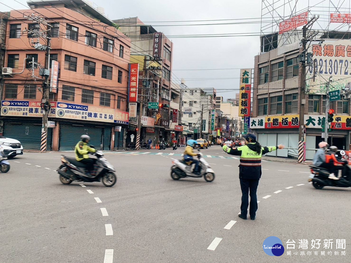 桃園景福宮慶讚中元水燈排遊行，桃警將交通疏導管制。