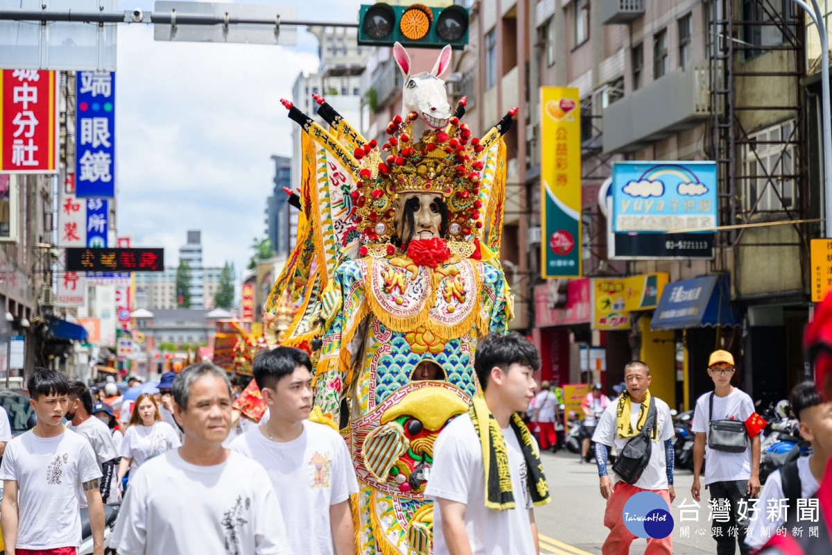 竹塹中元城隍祭遶境賑孤贊境隊伍。