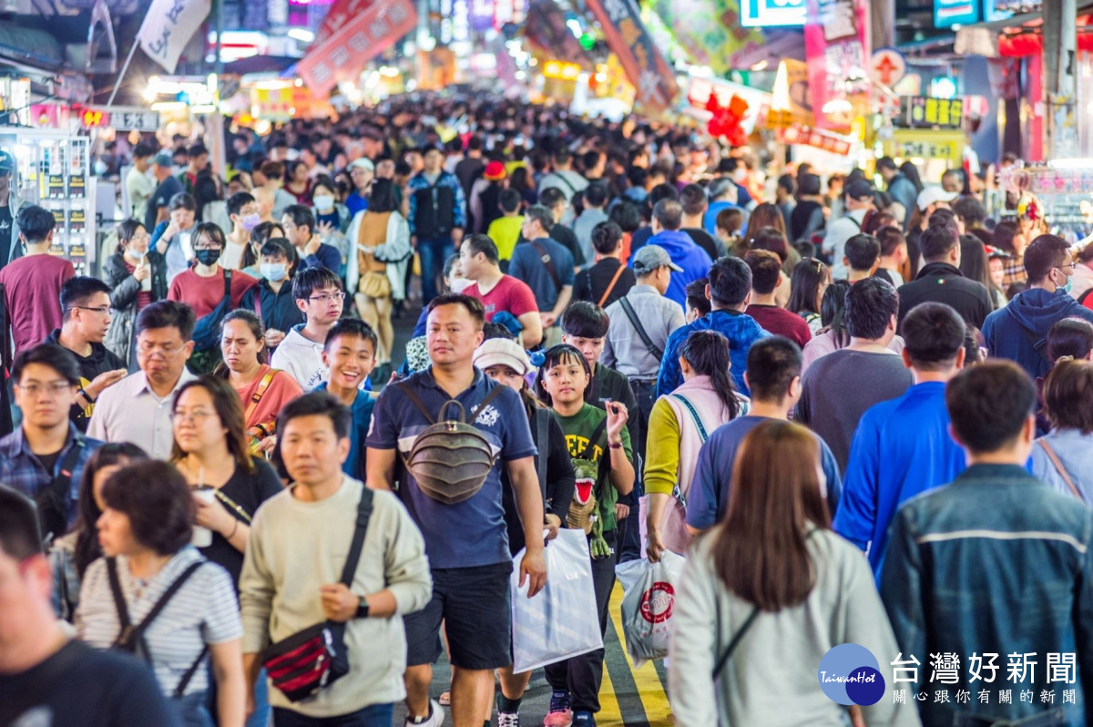 嘉義市文化路夜市每到假日人潮滿滿／嘉義市府提供