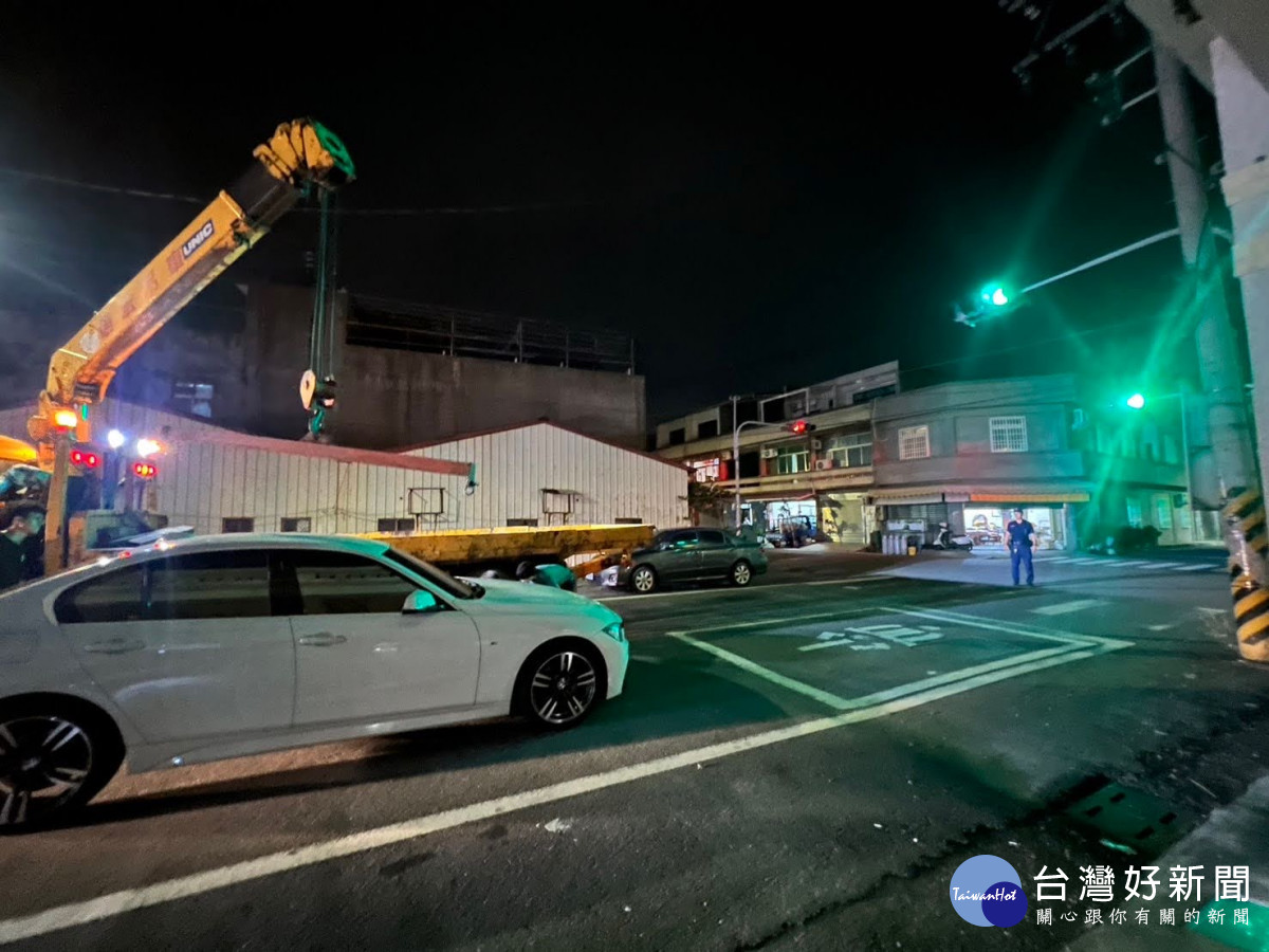 崙背分駐所員警日前執勤時，發現路口交通阻塞立即下車警戒並疏導車流／西螺警分局提供