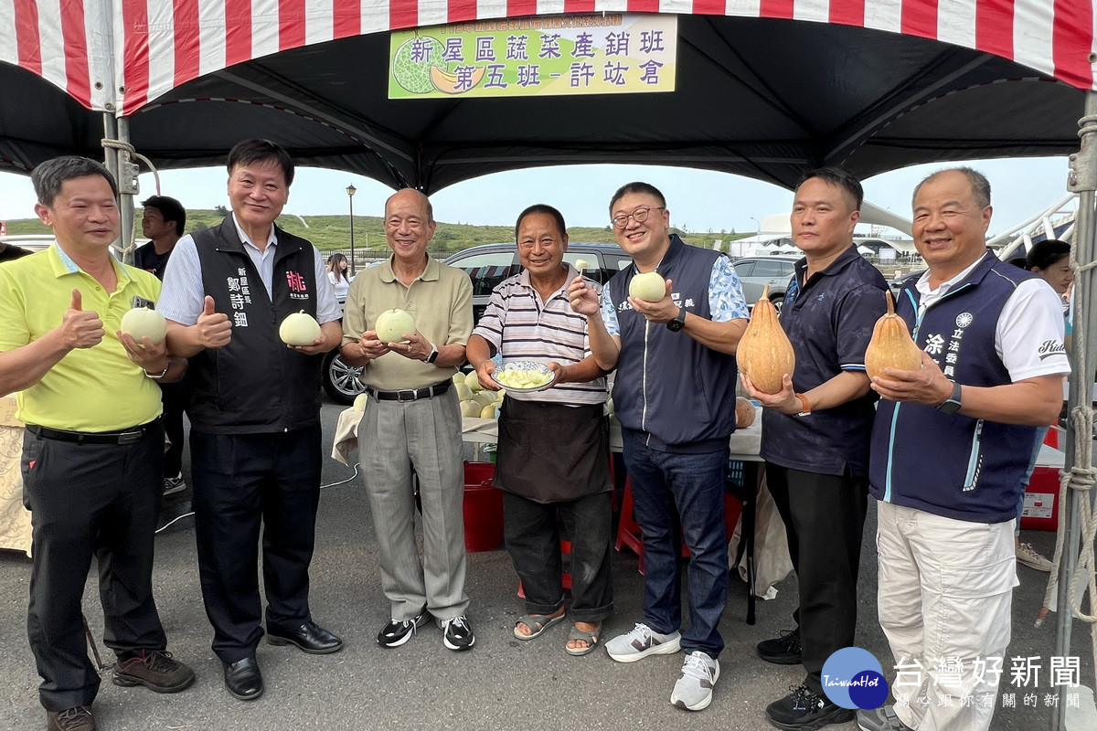 桃園市政府農業局長陳冠義出席「113年新屋哈蜜瓜節」活動。