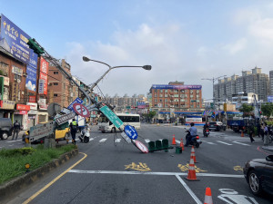 蘆竹警啟動交通快打疏導上班車流