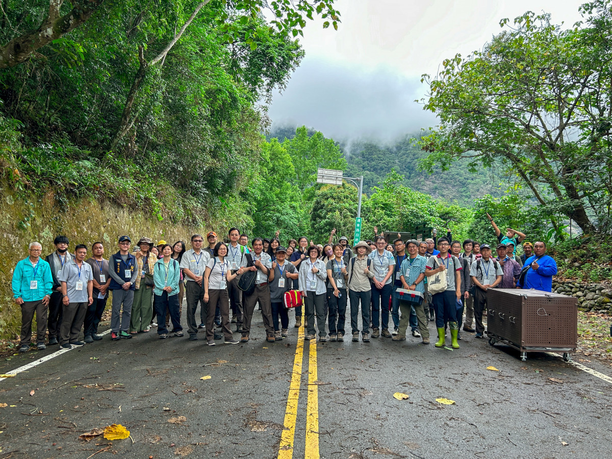 玉山國家公園委託野灣協會辦理黑熊救傷教育訓練，並於南安地區與鄰近機關團體一同實地模擬演練救援工作。（圖/玉管處提供）