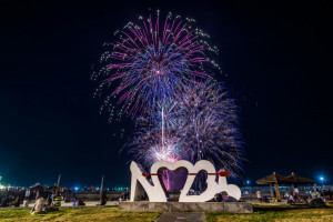 東石海之夏煙火秀即將在8月31日登場。（資料照／嘉義縣府提供）