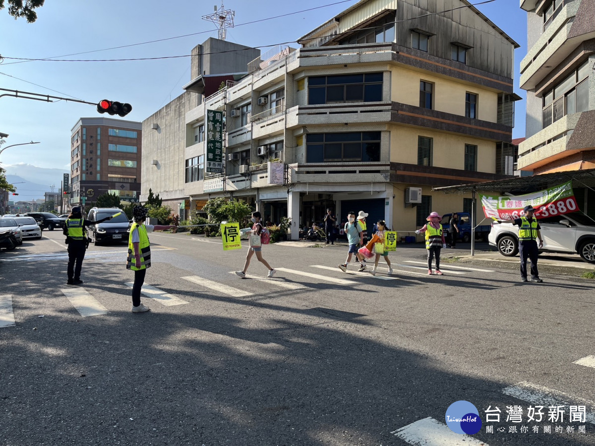 白河警分局在國小開學日啟動「護童專案」／警方提供