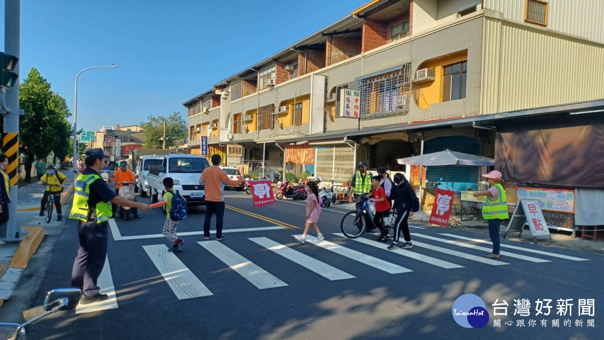 白河警分局在國小開學日啟動「護童專案」／警方提供