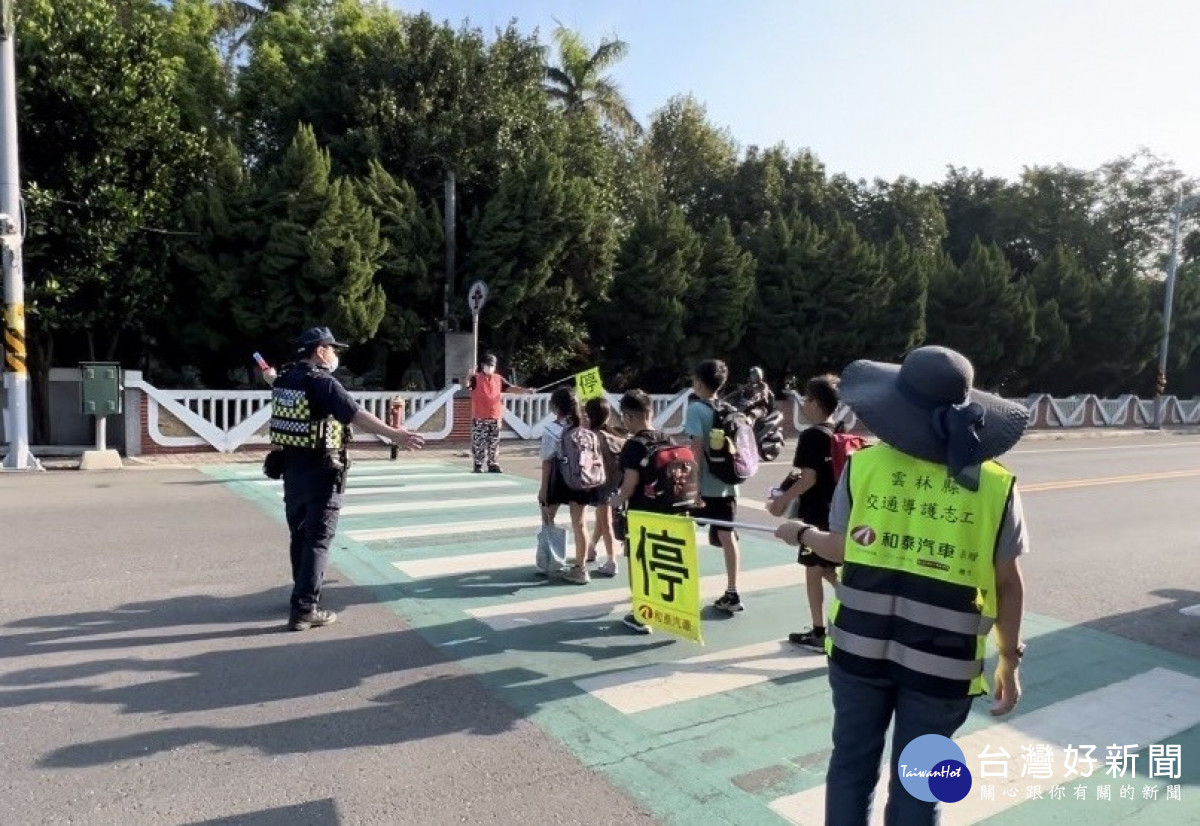 8月30日為國民小學開學日，雲林縣西螺警分局同步啟動護童專案／警方提供