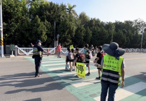 8月30日為國民小學開學日，雲林縣西螺警分局同步啟動護童專案／警方提供