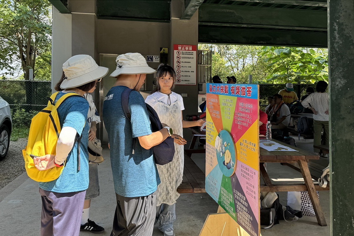 桃市府水務局舉辦「水保Fun電登山趣」低碳親子遊 於虎頭山熱鬧登場。<br />
