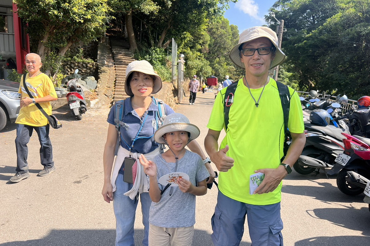 桃市府水務局舉辦「水保Fun電登山趣」低碳親子遊 於虎頭山熱鬧登場。<br />
