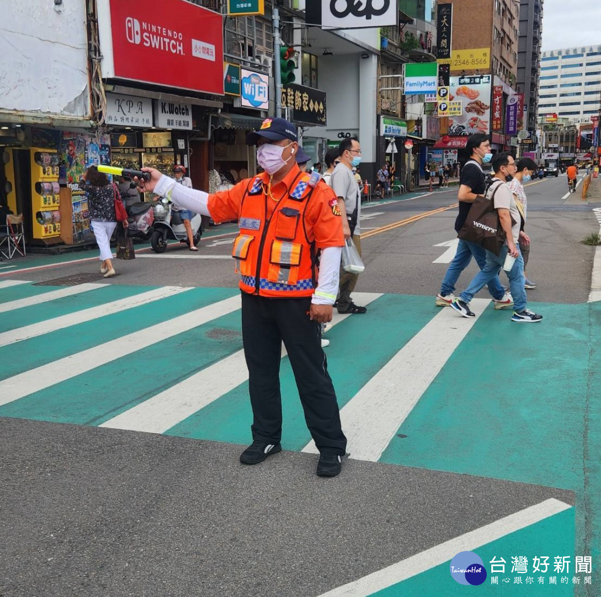 桃園分局規劃警力及義交於踩街遊行路線交通疏導管制。<br /><br />
<br /><br />
