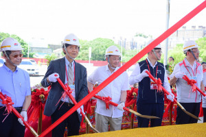 中原大學校長李英明、董事長張光正(左2起)參加「中原車站」開工動土典禮。