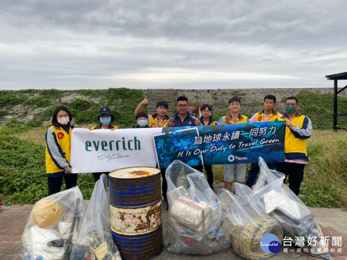 攜手在地業者及學校團體　臺東縣府推動「海灘認養」守護離島海岸