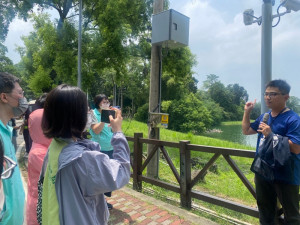 臺南市府衛生局長李翠鳳率團參訪嘉義市蘭潭水庫「水域型AI人形辨識系統」／嘉義市府提供