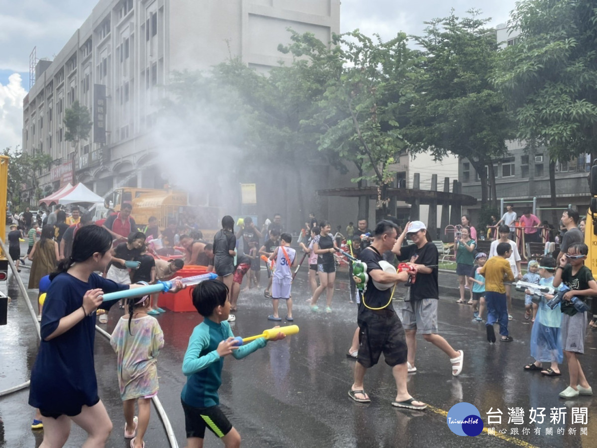 太平潑水節。林重鎣