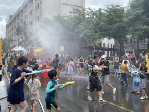 太平潑水節。林重鎣