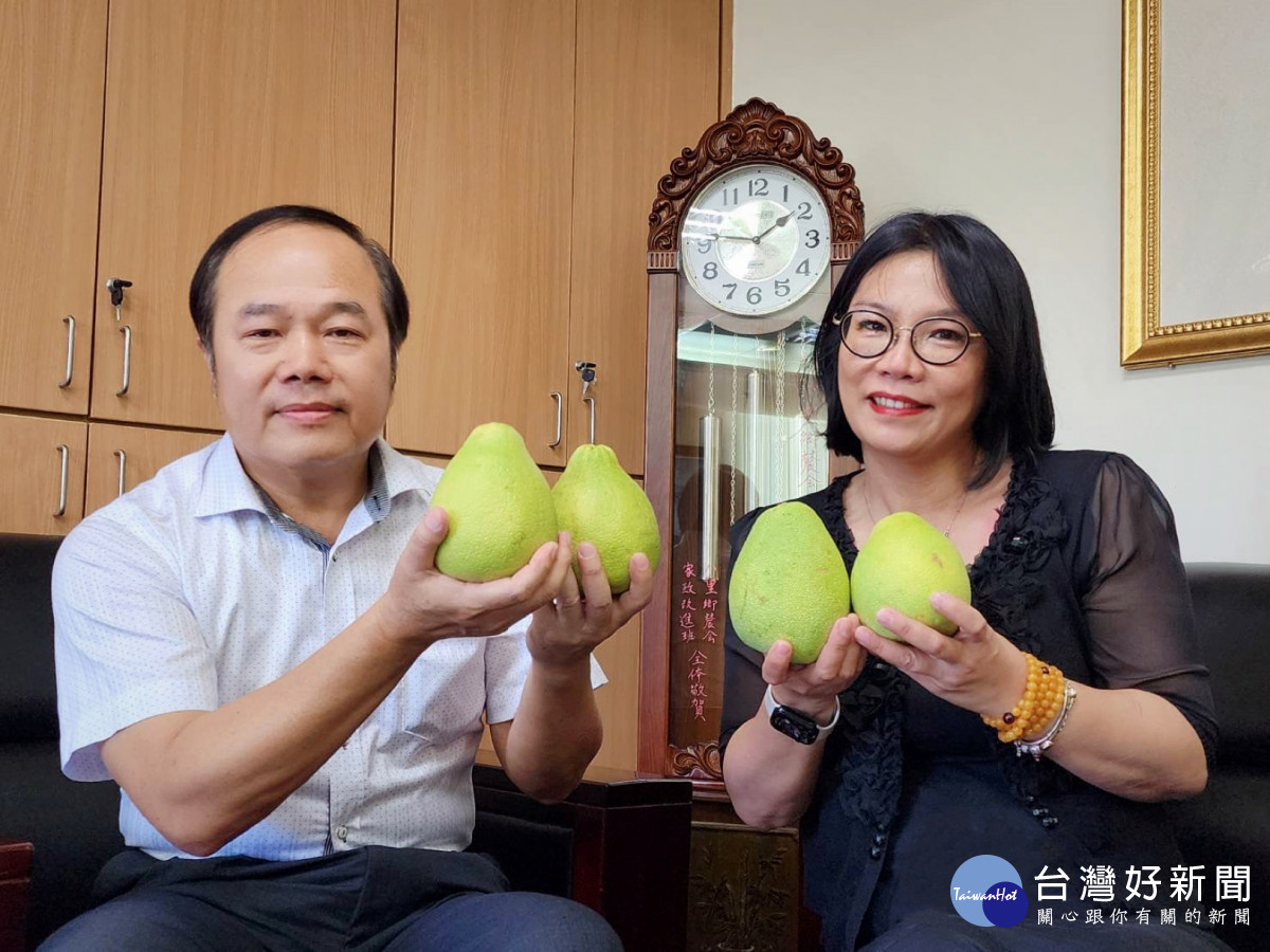 活動期間凡消費「八里文化寶藏午茶組」每日前10名顧客，還可獲贈八里區農會特選文旦柚