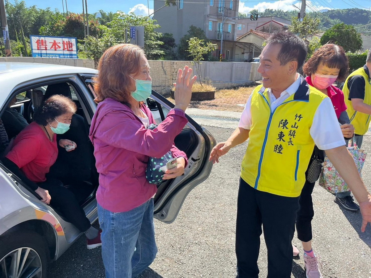 民眾搭乘甚覺方便不少。（竹山鎮公所提供）