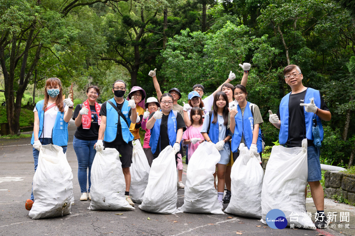 拔除「綠癌」小花蔓澤蘭活動近400位同仁參與，總計移除小花蔓澤蘭480公斤。