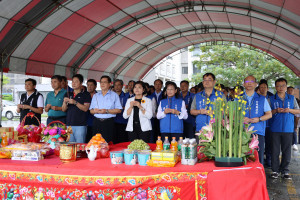 雲林縣長張麗善等人在雲林虎尾高鐵特定區施放地點主舞台區進行祈福祭典／翻攝照片