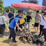 「大三元休閒農業發展協會」帶領遊客體驗鄉間焢窯，一起回味童年野炊樂趣。