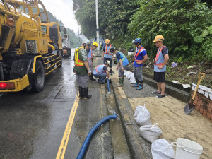 強降雨不斷　基隆環保局加強溝渠巡檢清淤