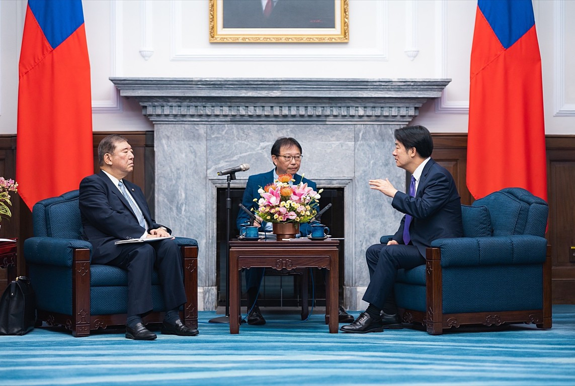 日本前防衛大臣石破茂眾議員（左），於8月中率團「思考日本安全保障議員之會」訪台，並赴總統府與總統賴清德（右）會面。（圖／資料照片，圖源：總統府Flickr）