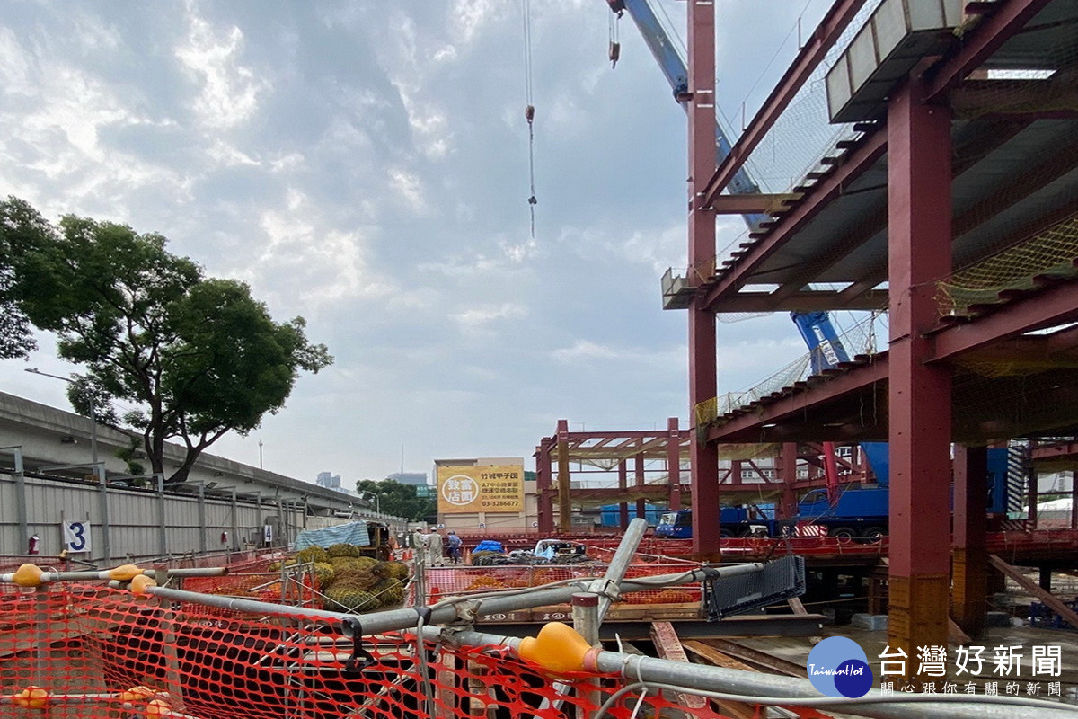 防範軌道異物入侵， 園桃政市府再強化捷運高鐵週邊工地管理機制。