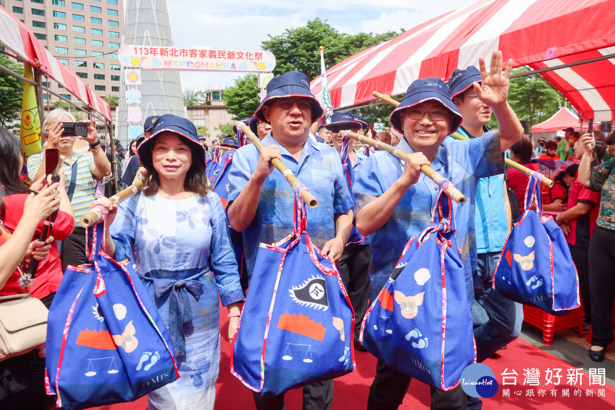 新北客家義民爺祭祀大典　挑擔奉飯踩街遊行祈福