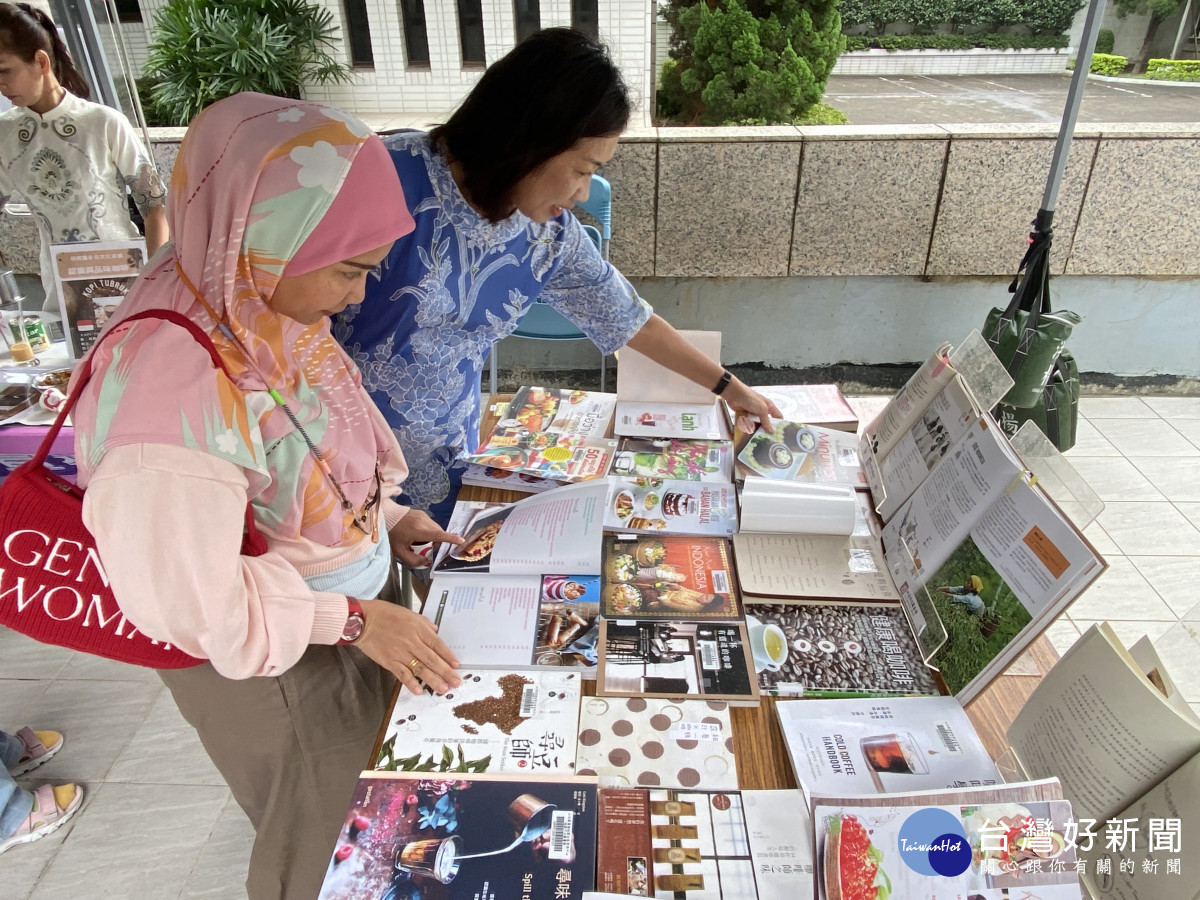 本次活動與桃園市立圖書館合作，展覽咖啡相關的書籍，供民眾閱讀