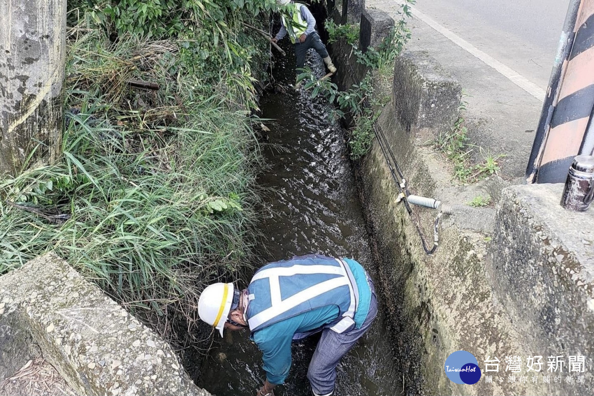 因應山陀兒颱風來襲，增大排水導溝。