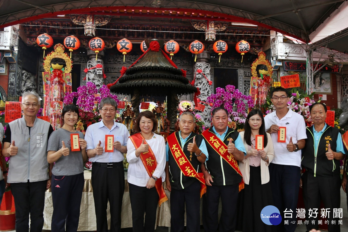 嘉義市長黃敏惠參加文財殿文財尊神聖千秋祭祀大典，代表市府感謝文財殿熱心公益、注重教育／嘉義市府提供