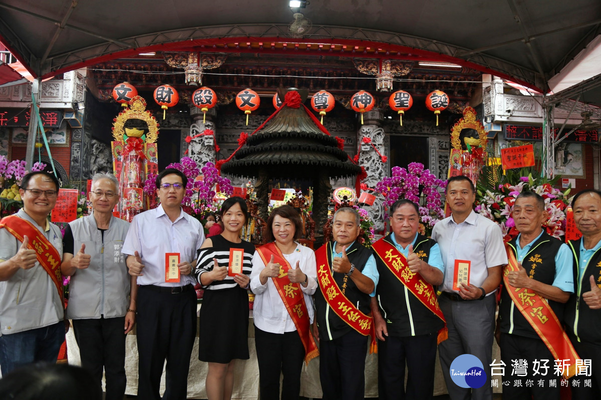 嘉義市長黃敏惠參加文財殿文財尊神聖千秋祭祀大典，代表市府感謝文財殿熱心公益、注重教育／嘉義市府提供