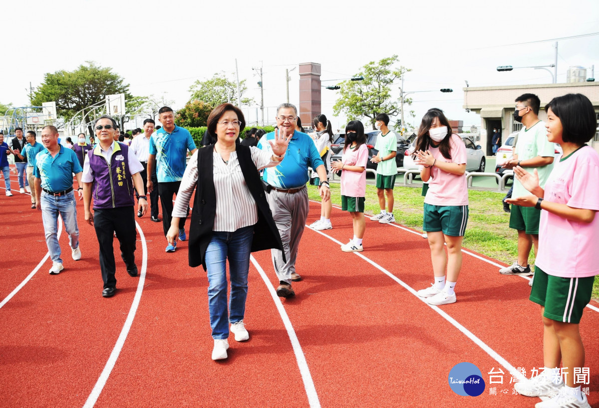 竹塘國中PU跑道正式啟用。圖／記者鄧富珍攝