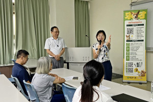 動保系系主任王雪芳(右)表示，業界人才需求大，為讓進修部學生提早接觸職場，將持續辦理產業媒合會。