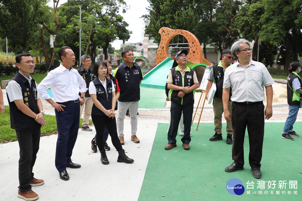 嘉義縣溪口鄉「鵪鶉兒童遊戲公園」近日正式完工，縣長翁章梁、溪口鄉長孫維聰等民代今（10）日上午特別前去關心使用情形／嘉義縣政府提供