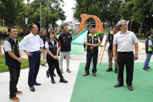 嘉義縣溪口鄉「鵪鶉兒童遊戲公園」近日正式完工，縣長翁章梁、溪口鄉長孫維聰等民代今（10）日上午特別前去關心使用情形／嘉義縣政府提供