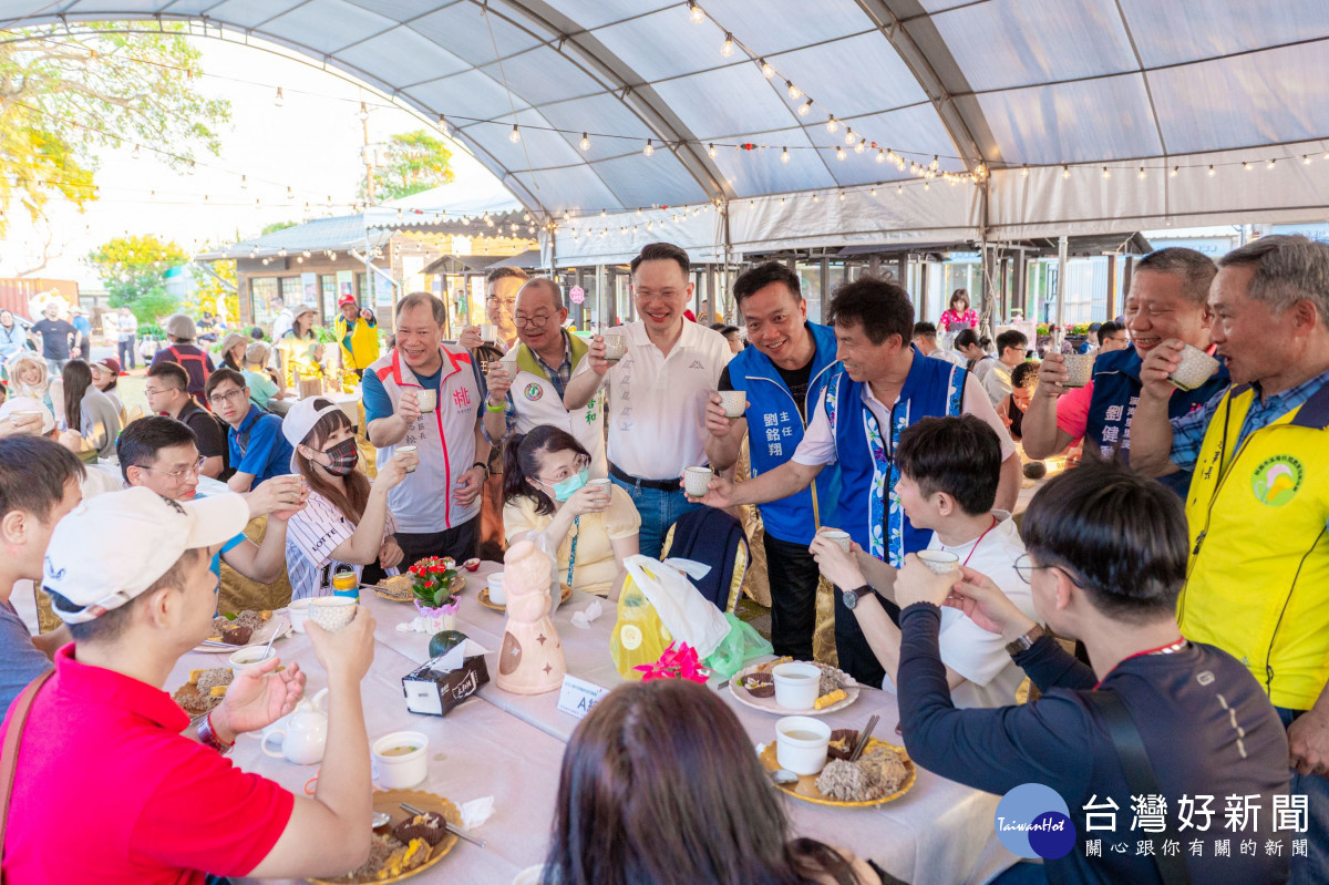 蘇副市長祝福未婚朋友成就良緣。<br />
<br />
