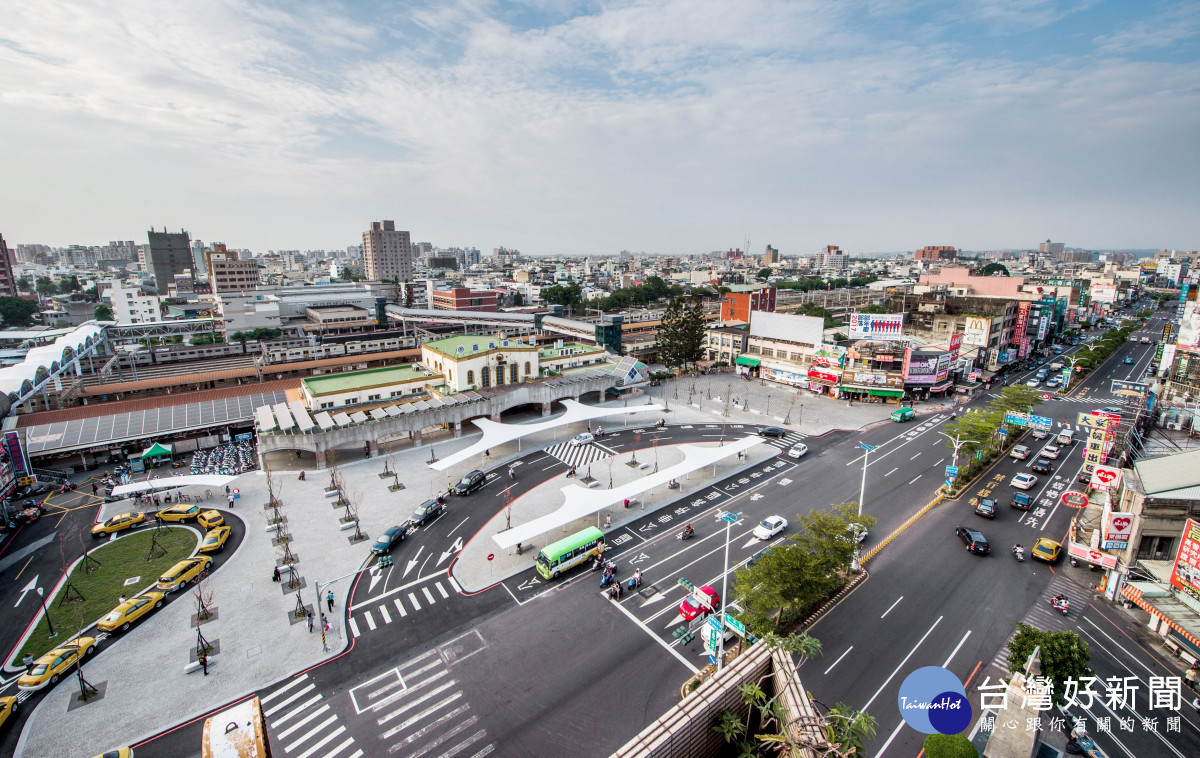 嘉義火車站及站前廣場介面整合及光環境工程／嘉義市府提供