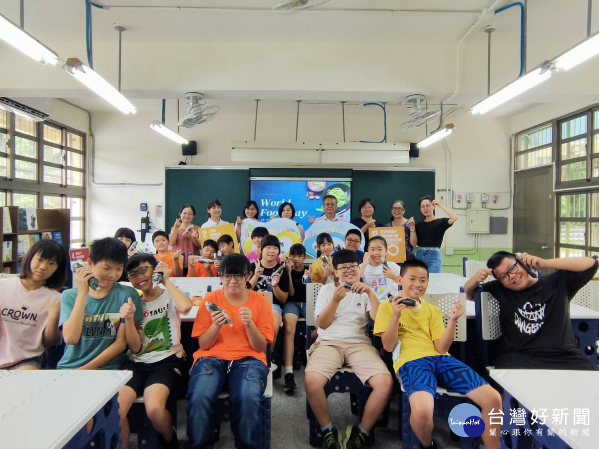 福德國小惜食體驗倡議世界糧食日，學生用永續珍愛地球。圖／記者鄧富珍攝