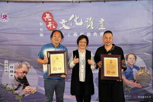 彰化人才輩出，新增登錄2位無形文化資產傳統工藝師。一位是葉志誠藝師登錄「柴燒泥編塑」，另一位是柯錦中藝師登錄「神明紙帽」。圖／記者鄧富珍攝